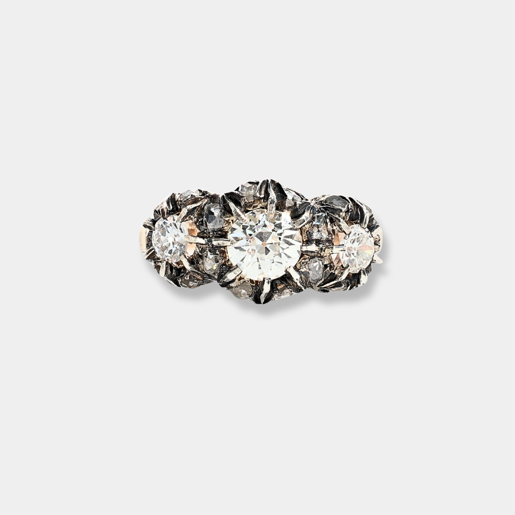 Anello in oro giallo e argento con diamanti