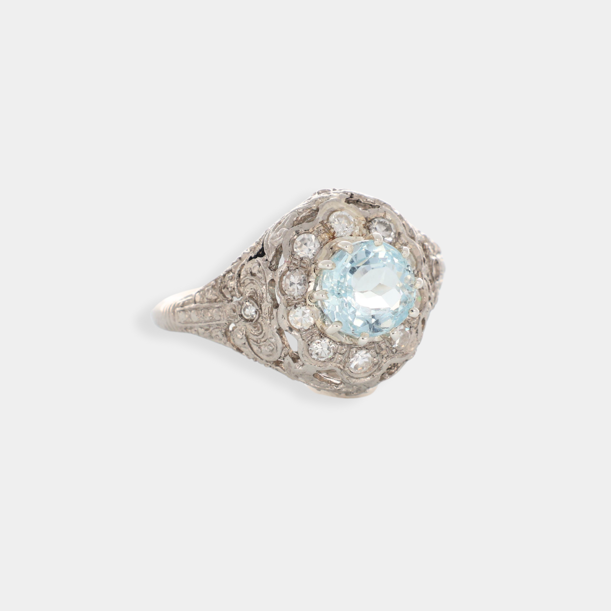 Anello in platino con acquamarina e diamanti