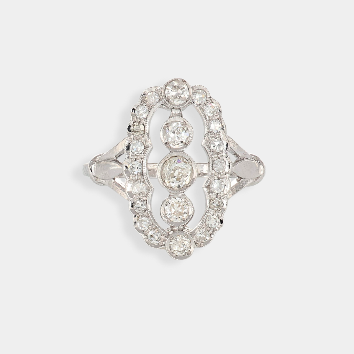 Anello in oro bianco con diamanti