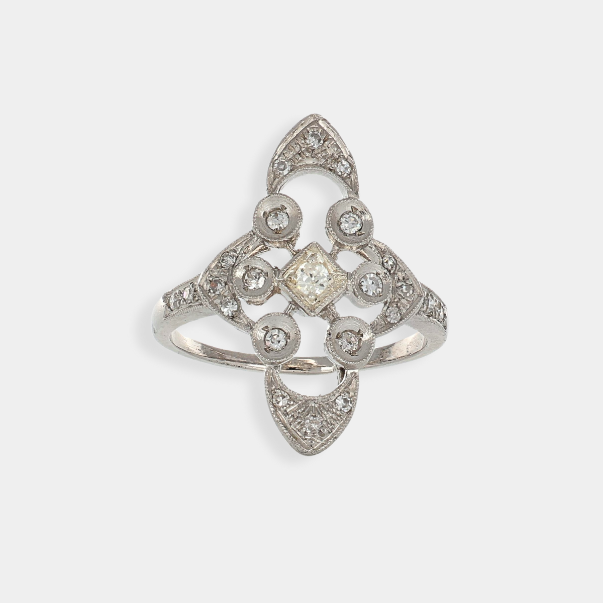 Anello in platino con diamanti