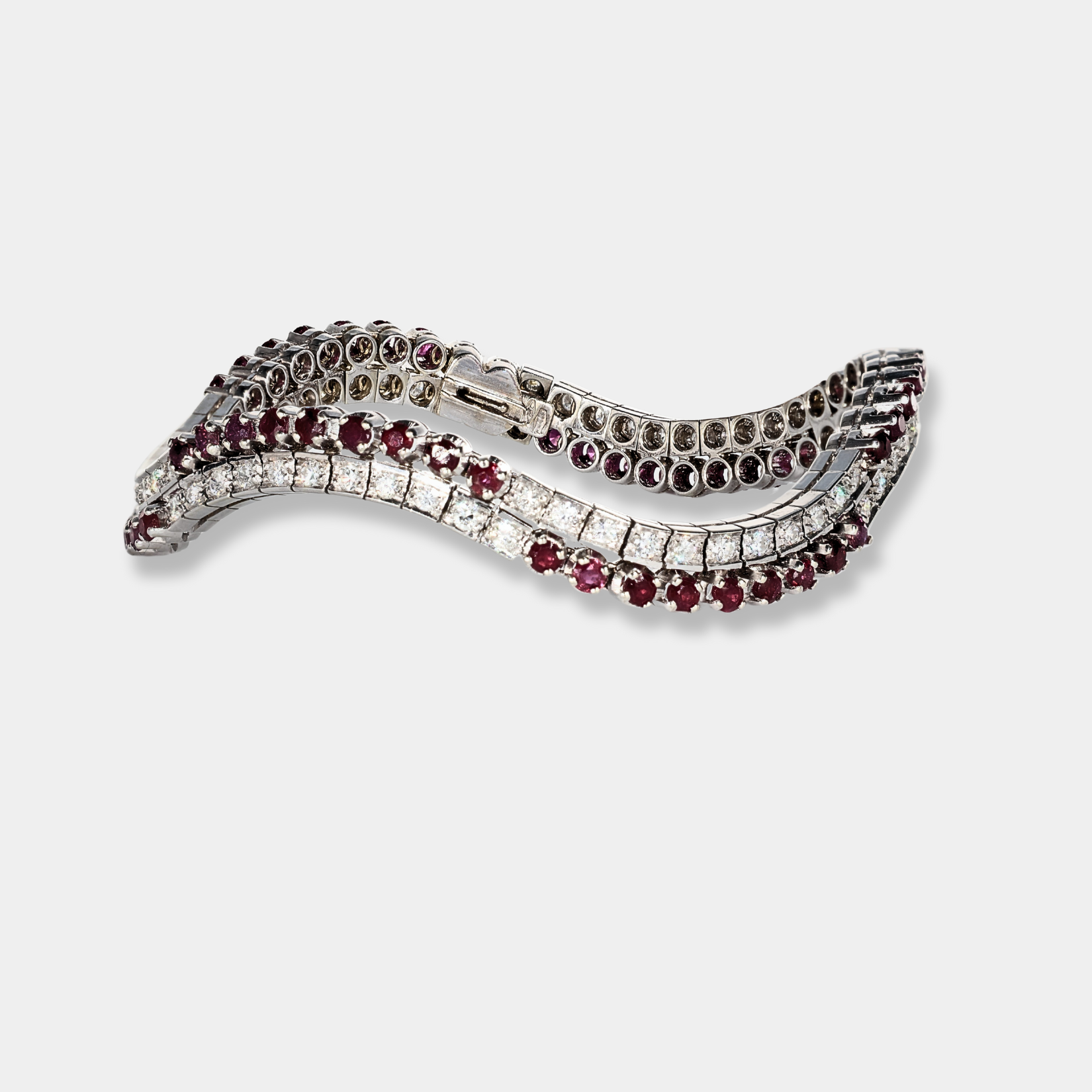 Bracciale in oro bianco con diamanti e rubini