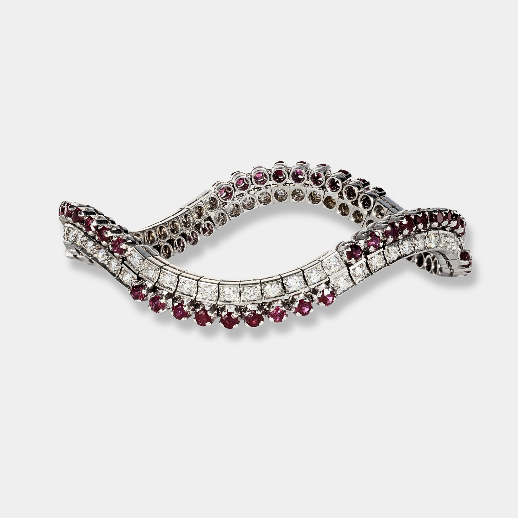 Bracciale in oro bianco con diamanti e rubini