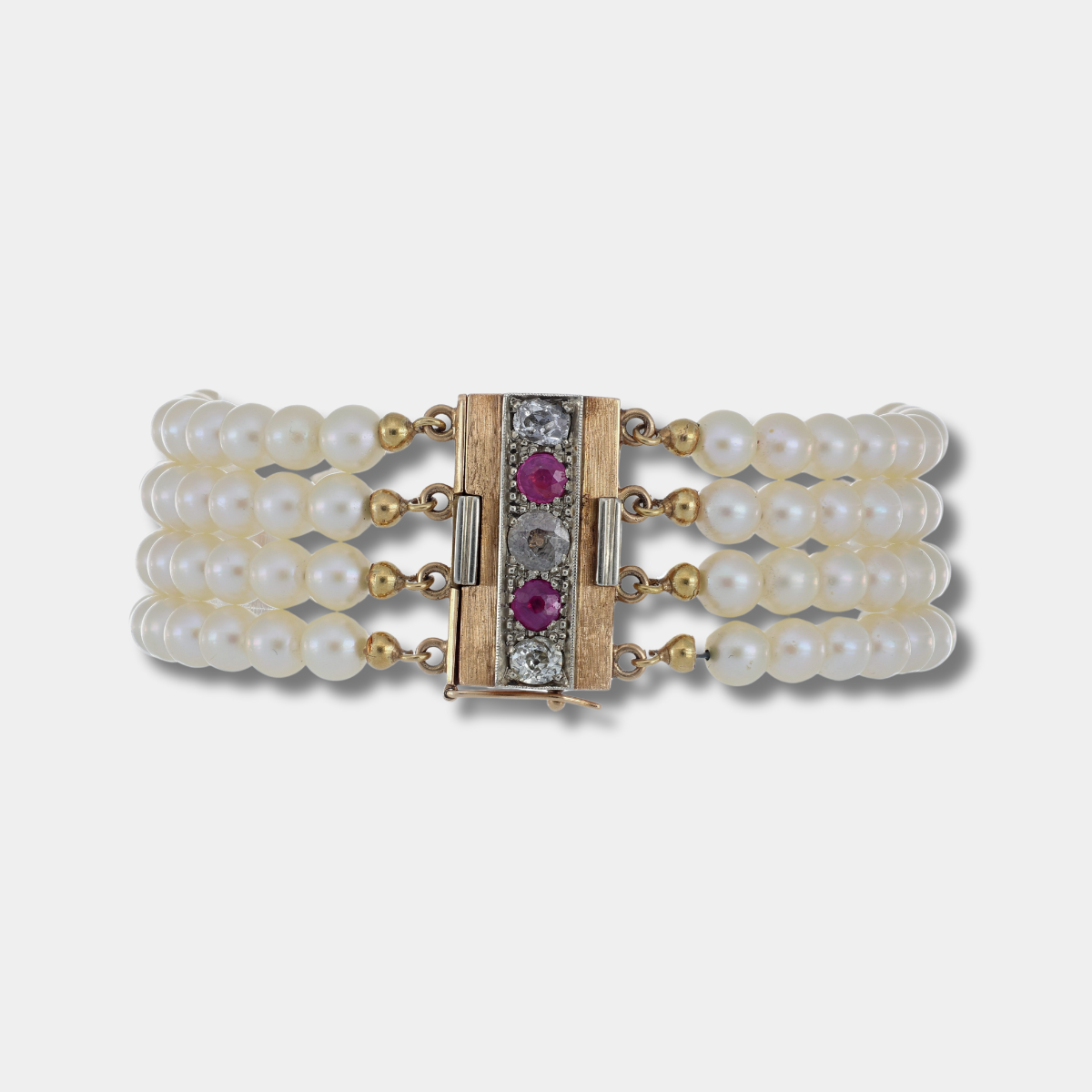 Importante bracciale con fili di perle rubini e diamanti e susta in oro massiccio