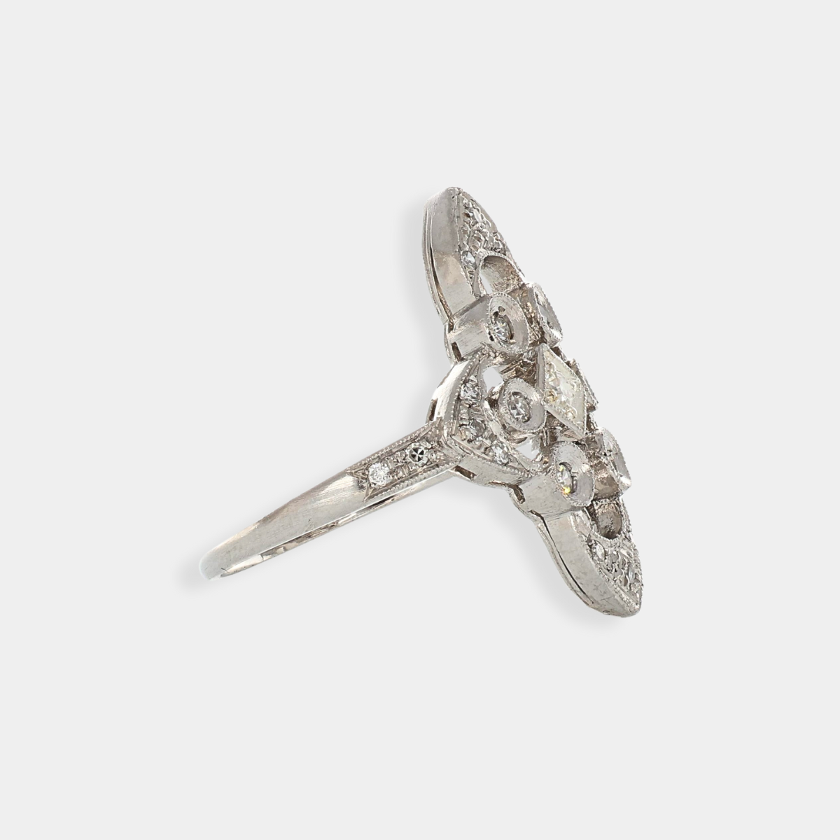 Anello in platino con diamanti