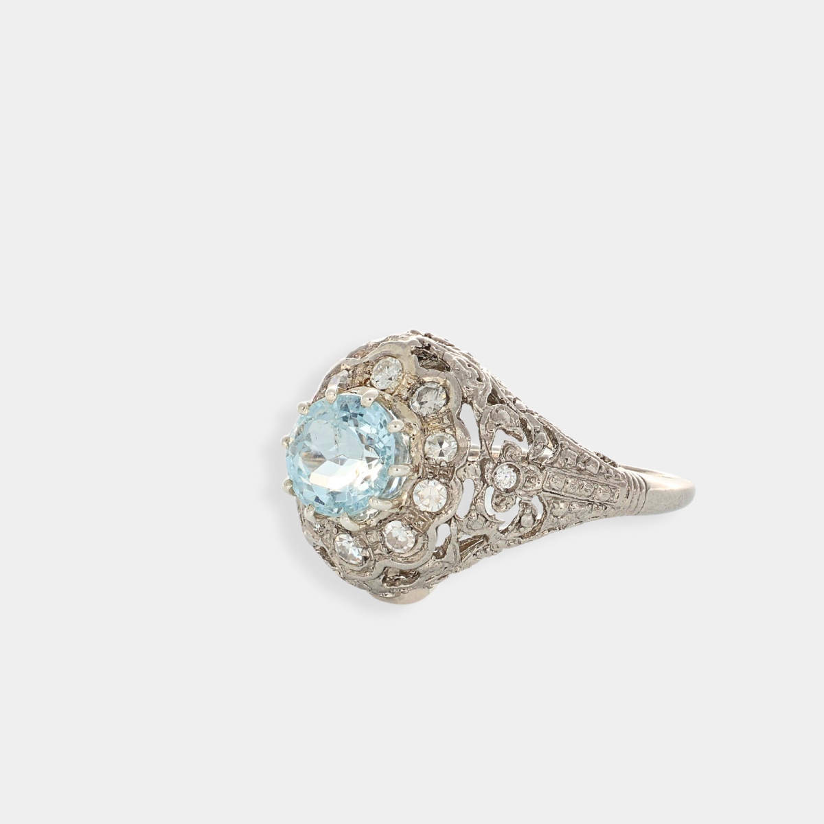 Anello in platino con acquamarina e diamanti