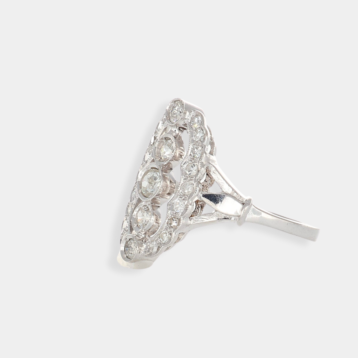 Anello in oro bianco con diamanti