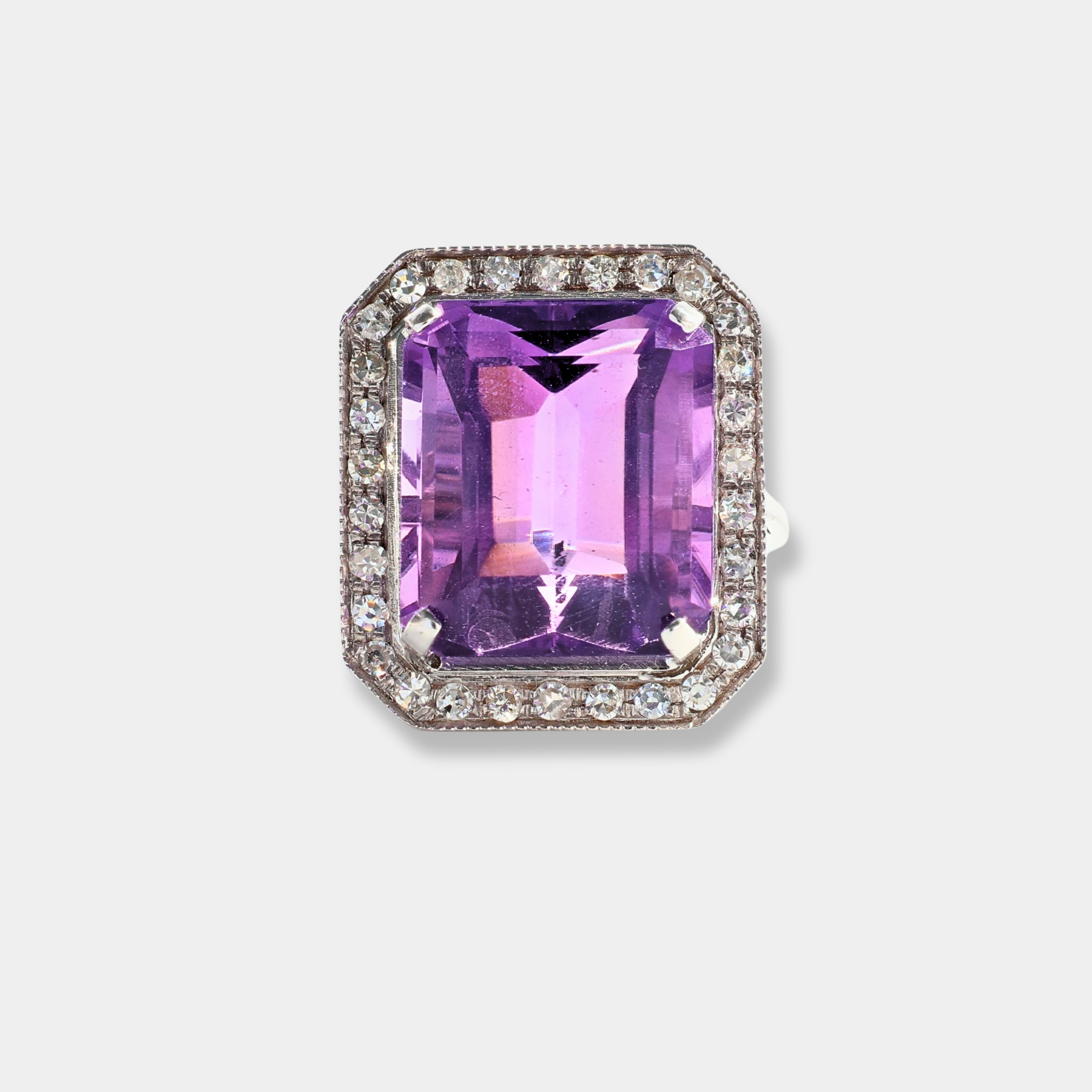 Anello in oro bianco con ametista naturale e diamanti