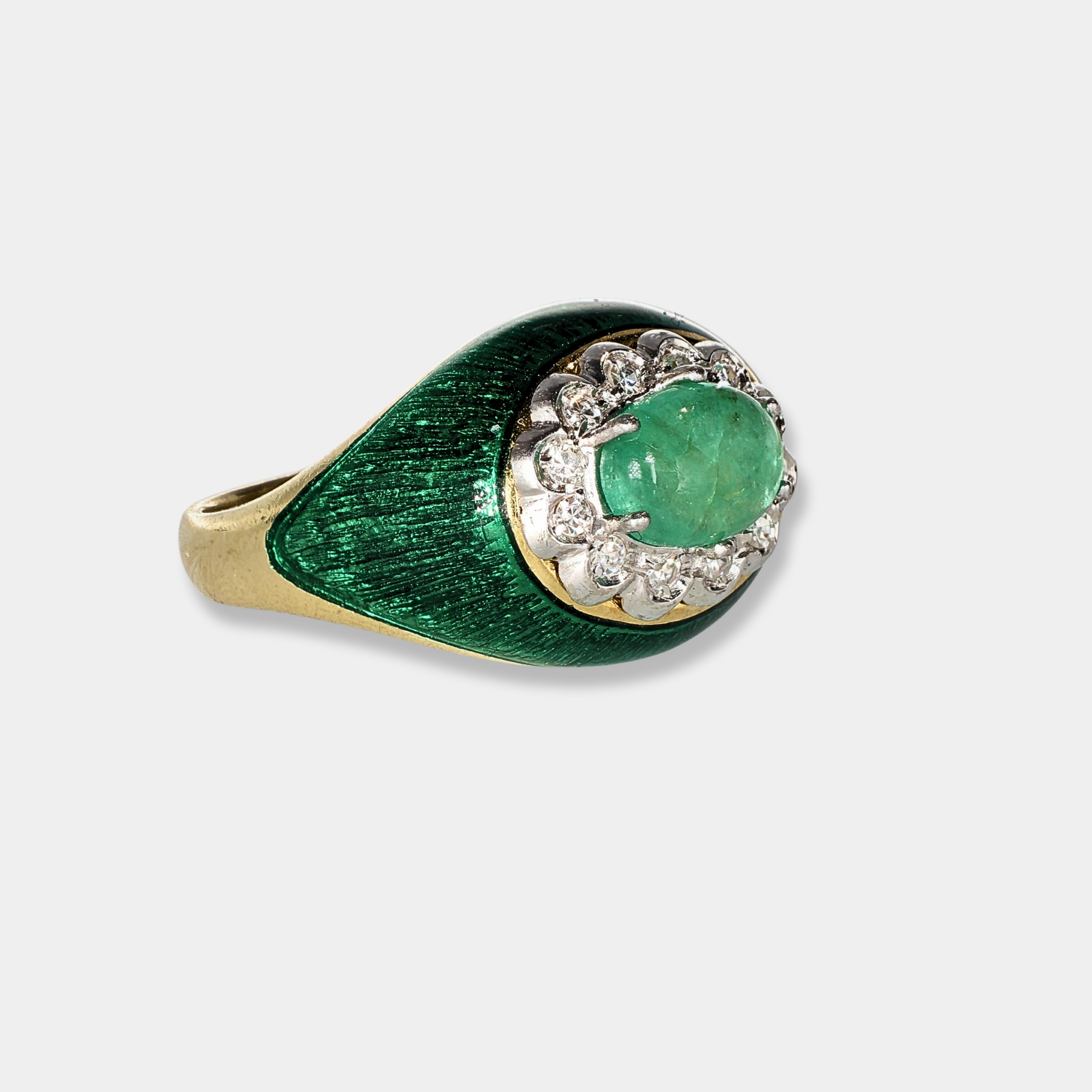 Anello in oro giallo e smalto con smeraldo centrale e diamanti laterali
