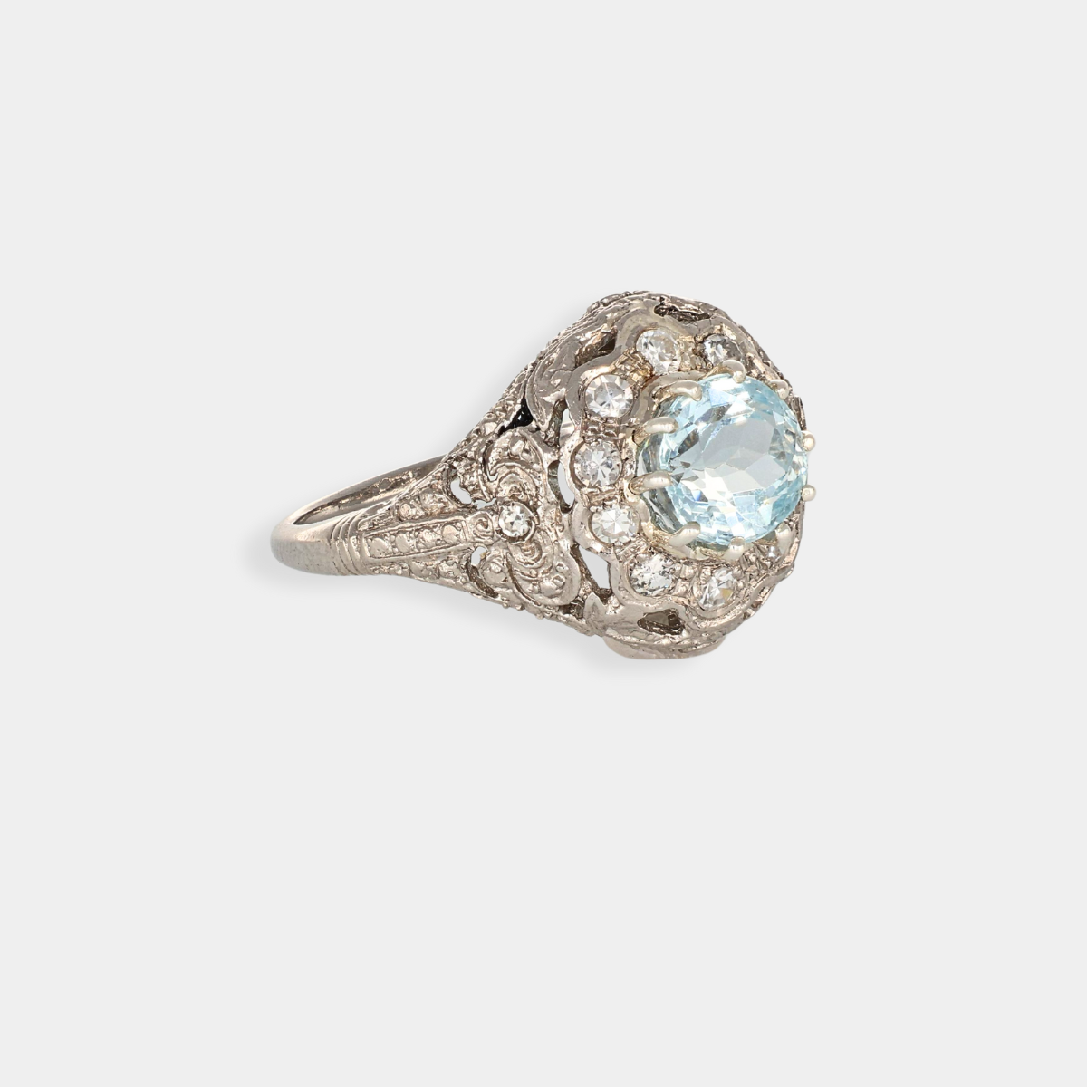 Anello in platino con acquamarina e diamanti
