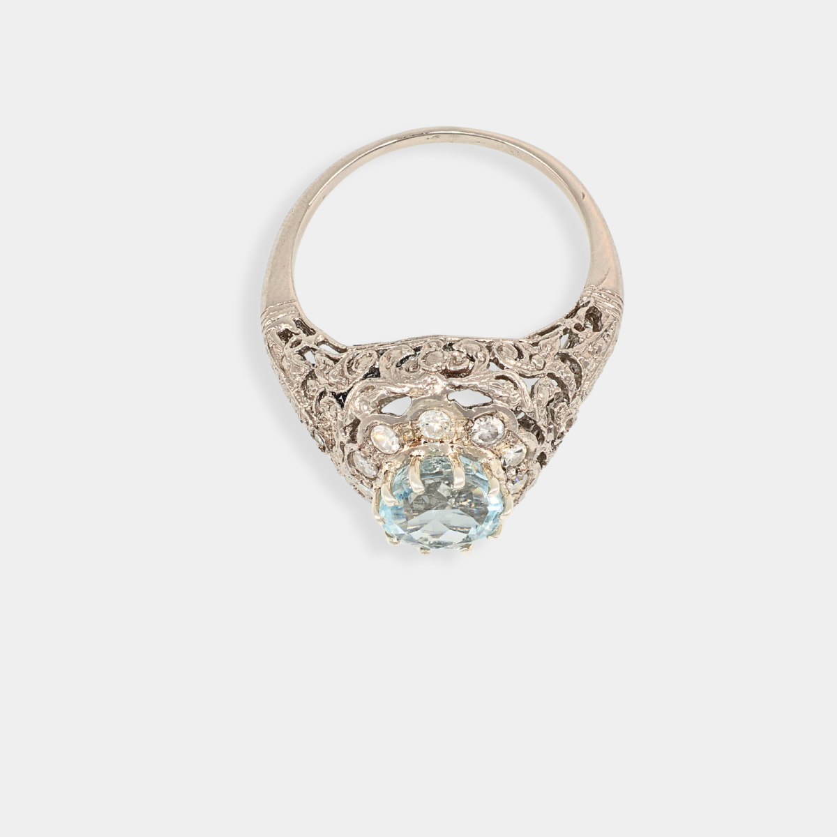 Anello in platino con acquamarina e diamanti